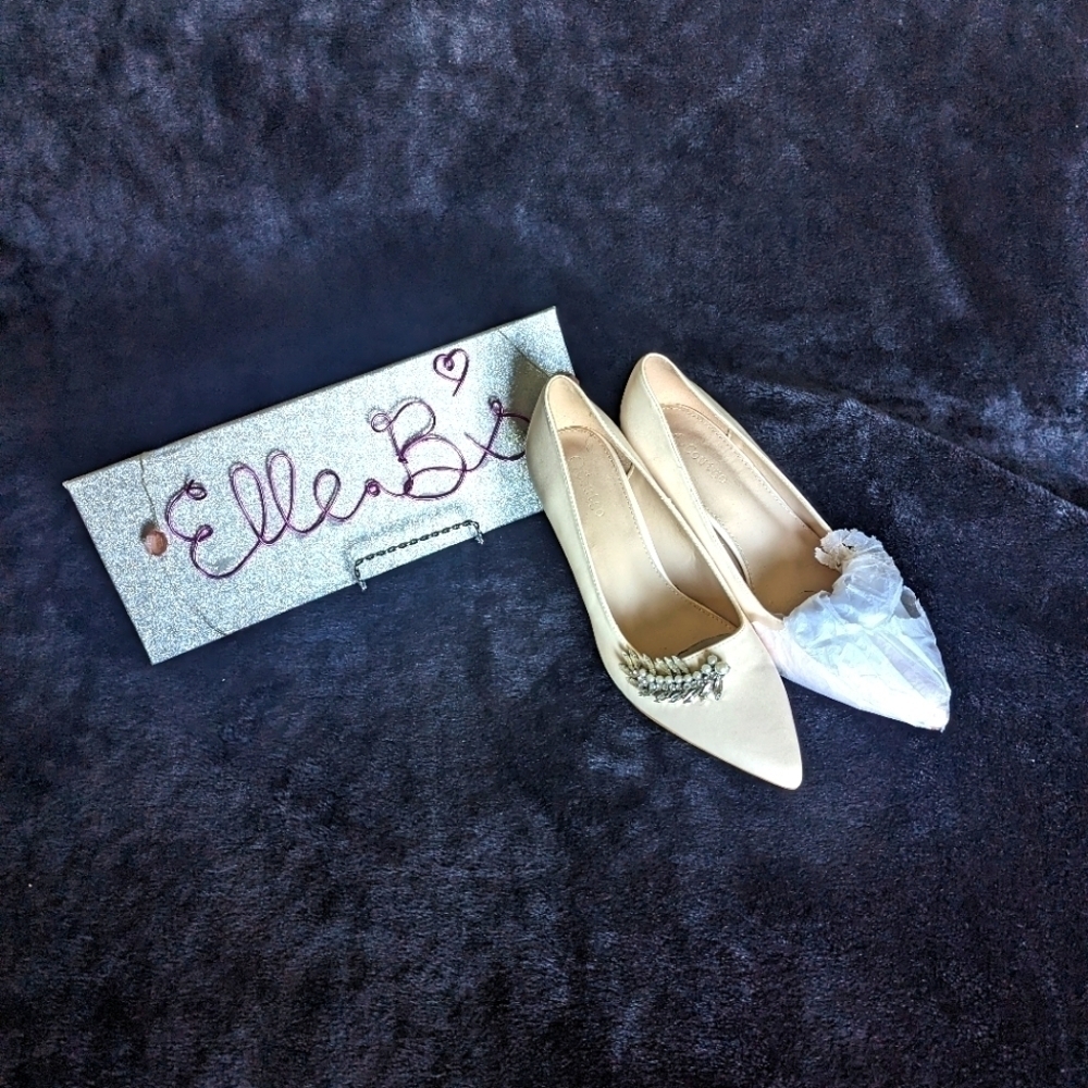 Beige High Heels 9.5 FLAWED ITEM